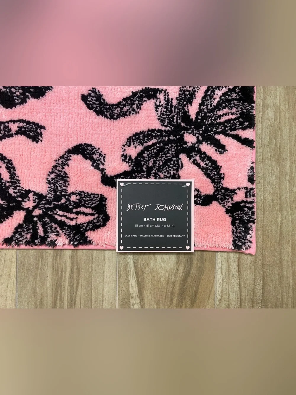 Betsey Johnson ❤️So soft Bow pattern Bath Rug Pink/Black  20x32”  New